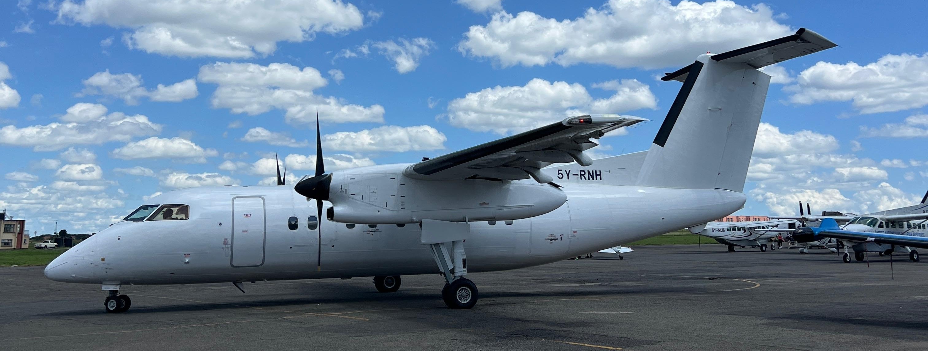 Dash 8-100