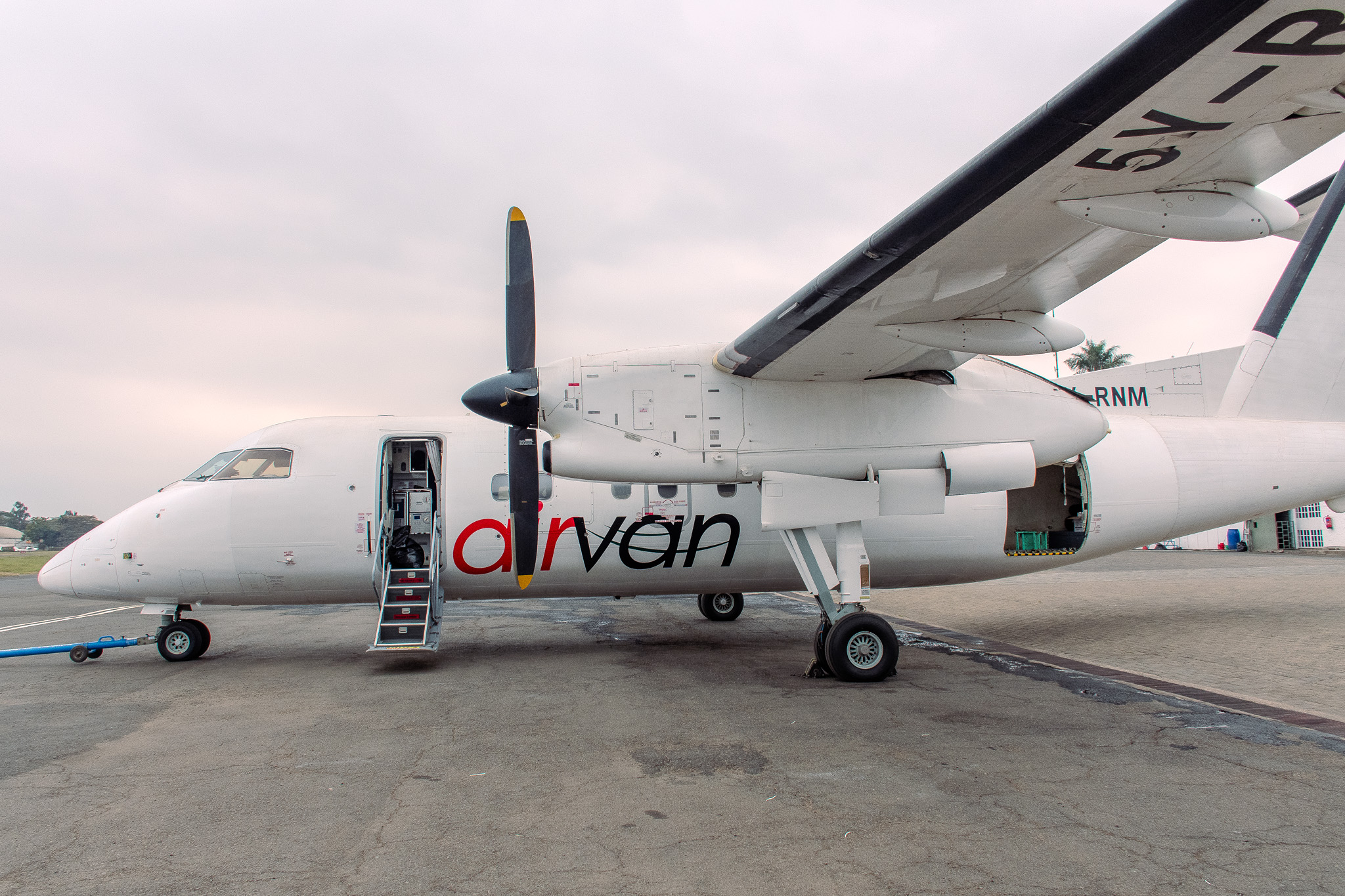 Dash 8-100